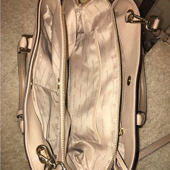 Michael Kors handbag with matching Crossbody strap - Picture 3 of 16